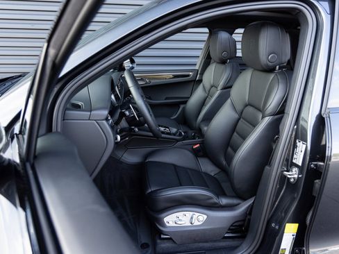 New 2026 Porsche Macan AWD/4WD image 5