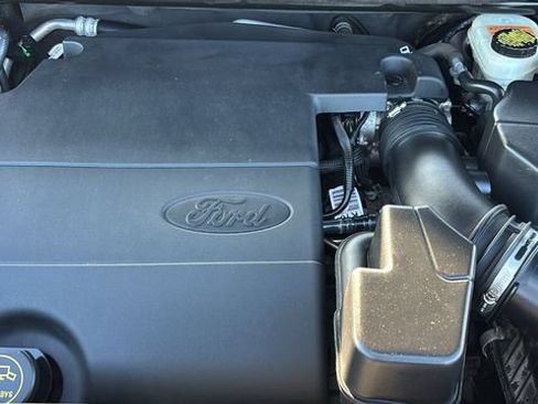 Used 2016 Ford Explorer XLT w/ Equipment Group 202A AWD/4WD image 31
