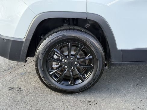 Used 2023 Jeep Cherokee Altitude Lux image 12