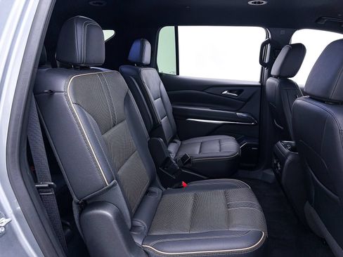Used 2025 Chevrolet Traverse High Country FWD image 39