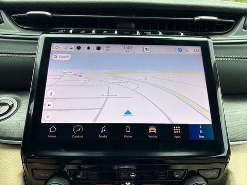 Used 2024 Jeep Grand Cherokee Limited image 15