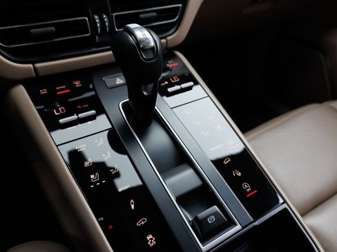 Certified 2023 Porsche Macan S AWD/4WD image 21