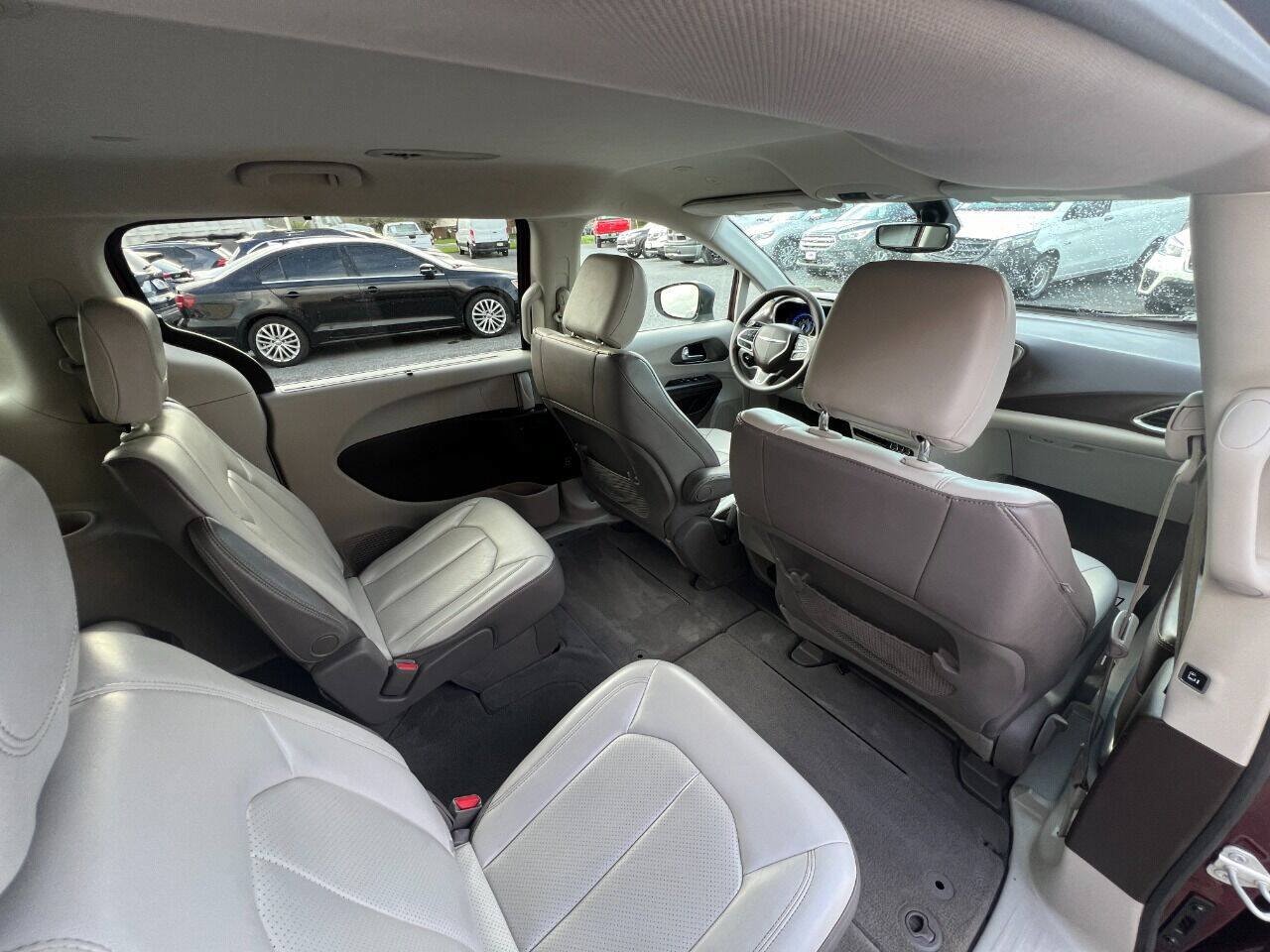 Used 2021 Chrysler Voyager Lxi FWD image 33
