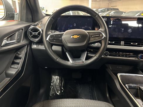 Used 2025 Chevrolet Equinox LT FWD image 34