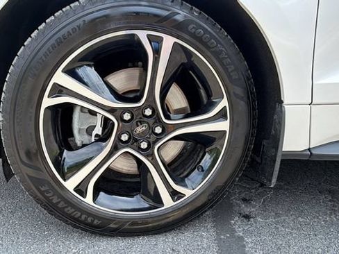 Used 2019 Ford Edge ST w/ Convenience Package AWD/4WD image 9