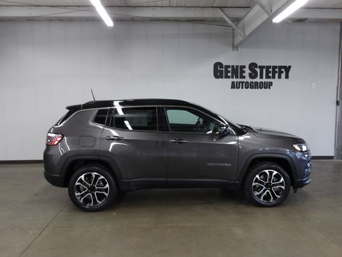 Used 2023 Jeep Compass Limited AWD/4WD image 2