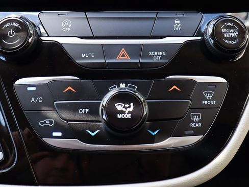 Used 2021 Chrysler Voyager LX w/ Cold Weather Group FWD image 45