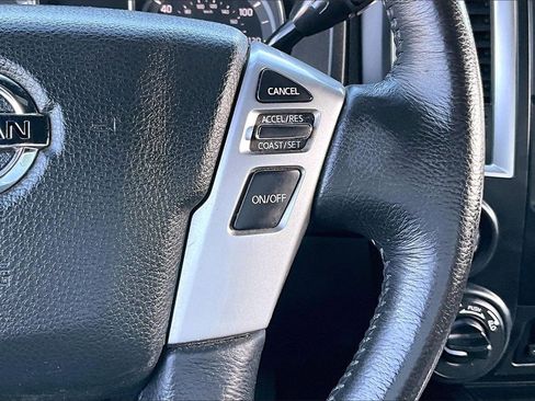 Used 2018 Nissan Titan SV image 13