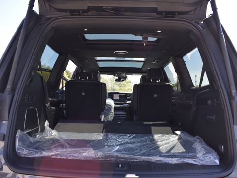 New 2026 Jeep Grand Wagoneer 4WD image 38