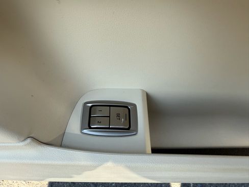 Used 2010 Jaguar XF R image 13