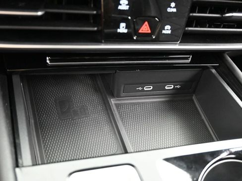 Used 2024 Volkswagen Atlas SE w/ Panoramic Sunroof Package FWD image 21