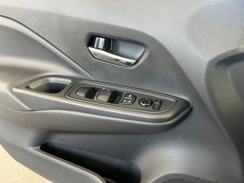 Used 2025 Nissan Versa SV image 18