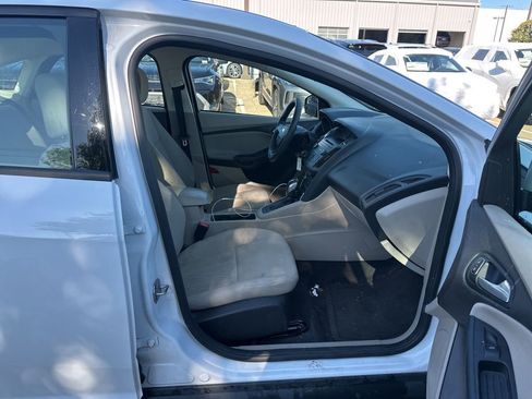 Used 2015 Ford Focus SE image 19