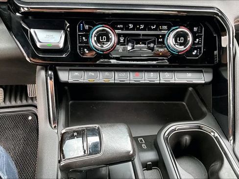 Used 2022 GMC Sierra 1500 AT4 w/ Technology Package AWD/4WD image 17