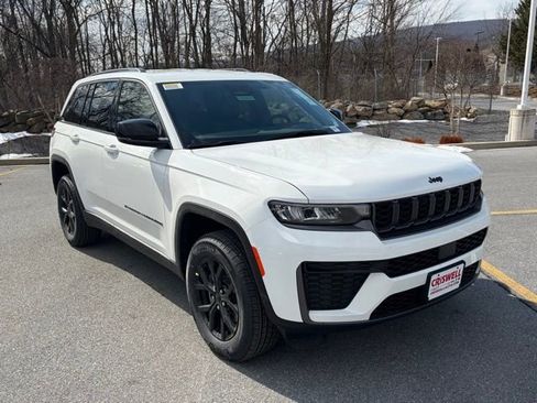 New 2026 Jeep Grand Cherokee Altitude image 2