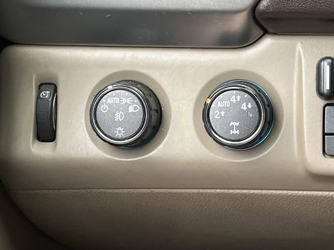 Used 2015 Chevrolet Tahoe LTZ AWD/4WD image 19