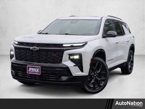 Used 2025 Chevrolet Traverse RS image 1