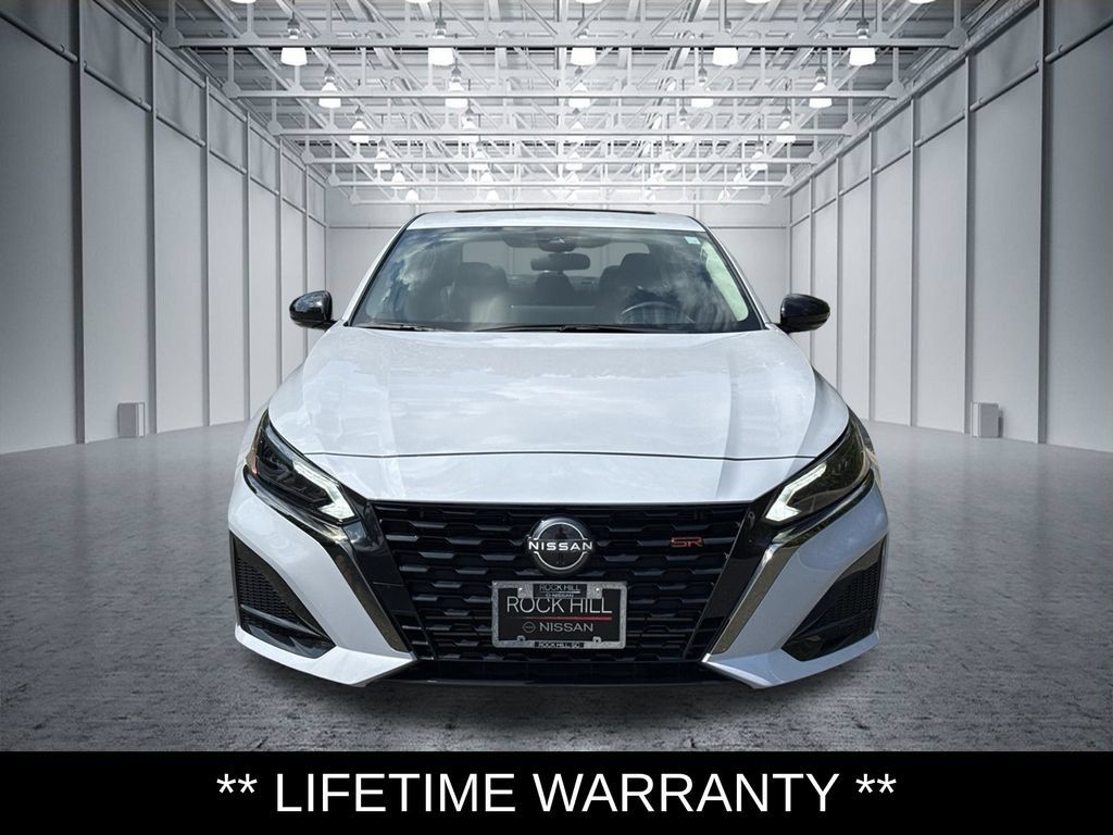Certified 2024 Nissan Altima 2.0 SR FWD image 2