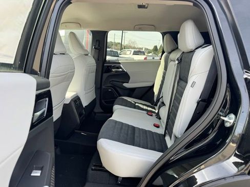 New 2026 Mitsubishi Outlander SE FWD image 12
