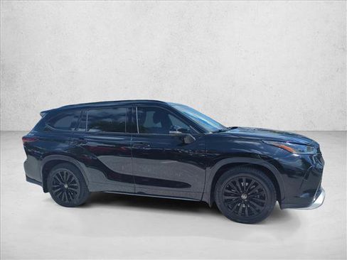 Certified 2024 Toyota Highlander XSE FWD image 4