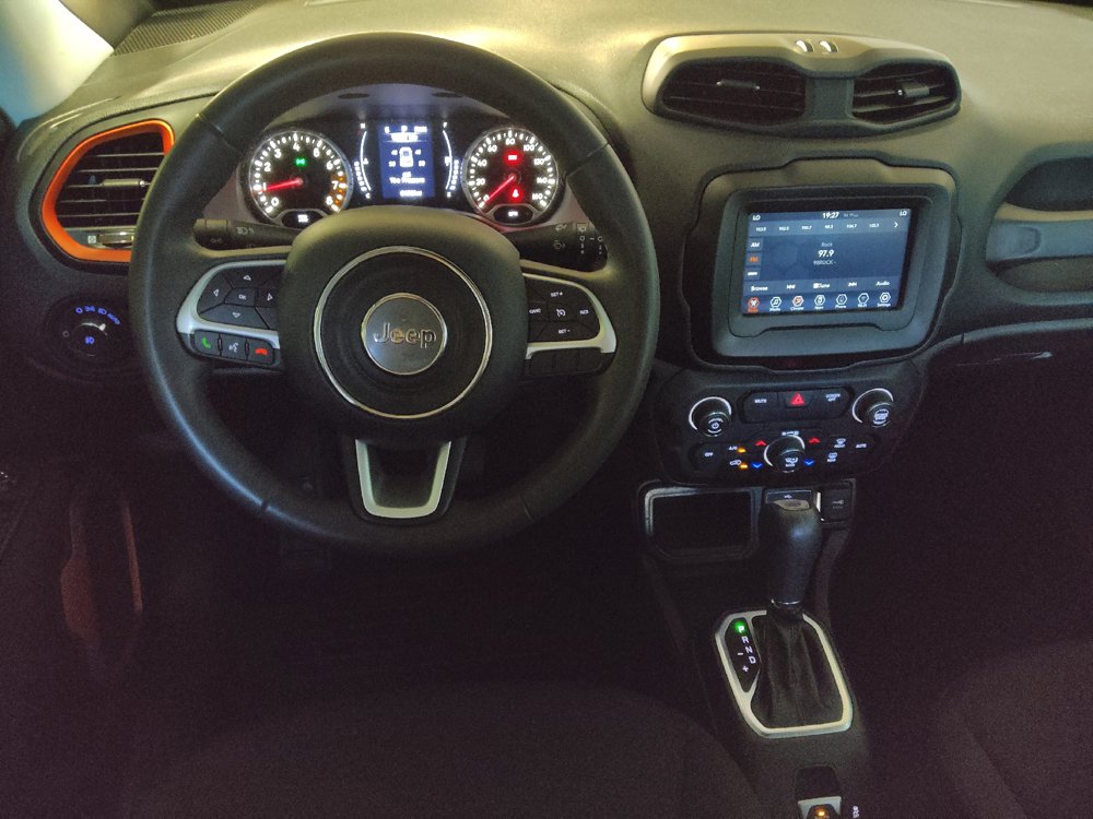 Used 2020 Jeep Renegade Latitude FWD image 22
