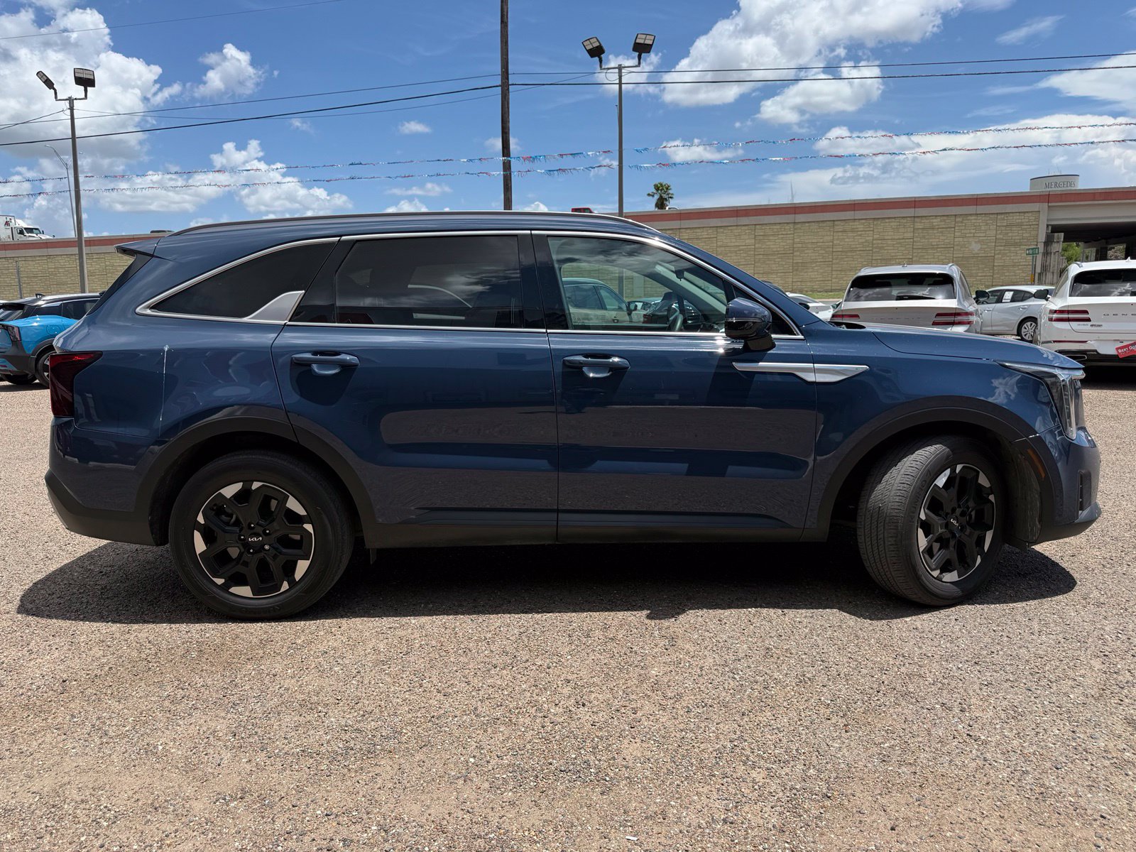 Used 2024 Kia Sorento S w/ Panoramic Sunroof Package FWD image 3