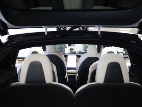 Used 2020 Tesla Model X Long Range image 47