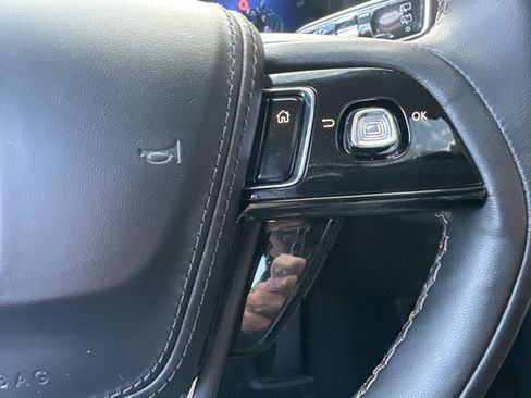 Used 2025 Lincoln Aviator AWD image 20