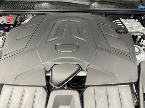 Certified 2025 Porsche Cayenne E-Hybrid Coupe image 17