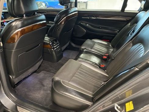 Used 2018 Genesis G90 3.3T Premium image 32