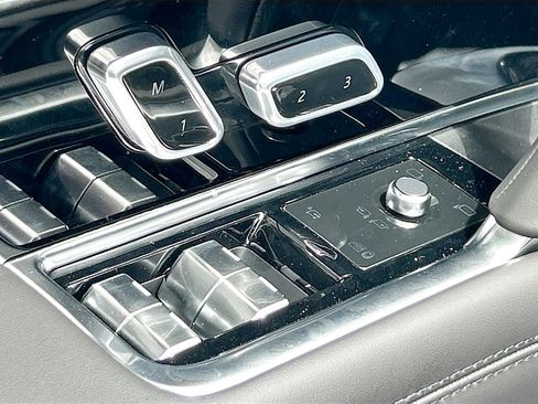 New 2025 Land Rover Range Rover SE image 17