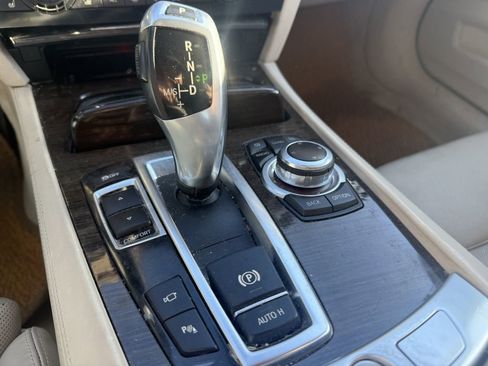 Used 2009 BMW 750i image 7