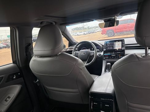 Used 2019 Toyota Avalon Limited image 28