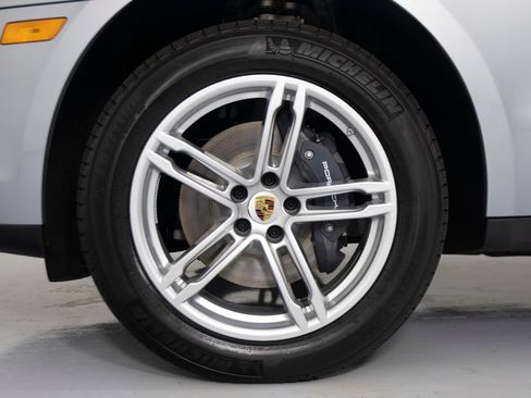 New 2026 Porsche Macan AWD/4WD image 15