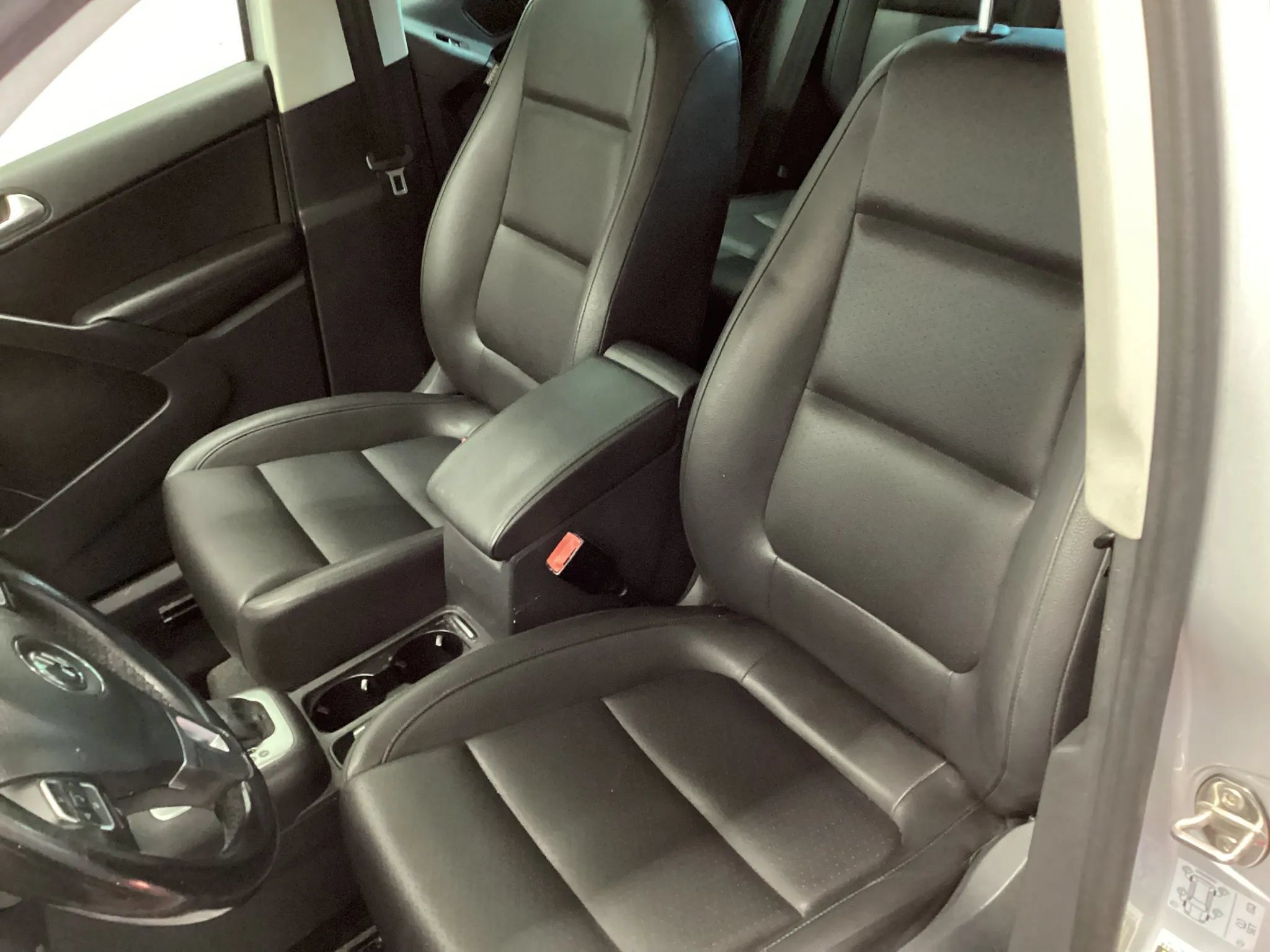 Used 2016 Volkswagen Tiguan SE FWD image 9
