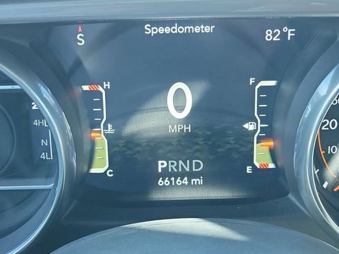 Used 2018 Jeep Wrangler Unlimited Sahara w/ LED Lighting Group AWD/4WD image 22