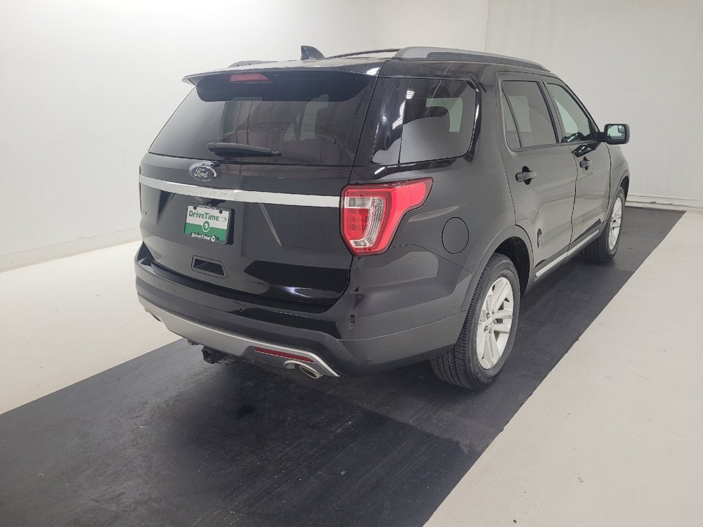 Used 2017 Ford Explorer XLT w/ Equipment Group 202A FWD image 9