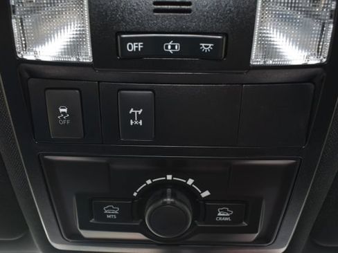 Used 2018 Toyota Tacoma TRD Off-Road w/ Technology Package AWD/4WD image 30