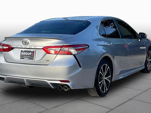 Used 2018 Toyota Camry SE FWD image 13