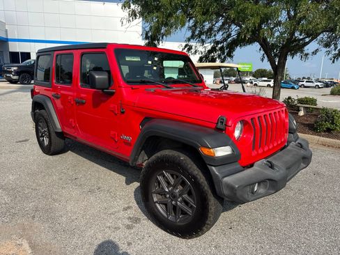 Used 2021 Jeep Wrangler Unlimited Sport AWD/4WD image 3