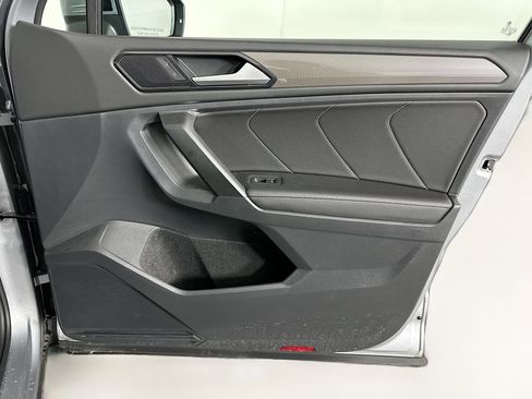 Used 2023 Volkswagen Tiguan SE image 30