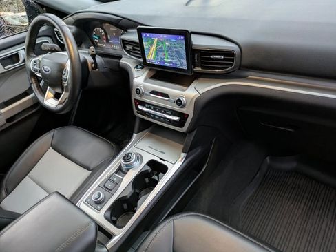 Certified 2022 Ford Explorer XLT w/ Equipment Group 202A image 24