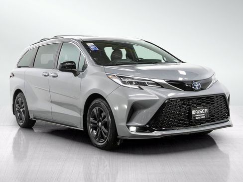 Used 2024 Toyota Sienna XSE w/ XSE Plus Package AWD/4WD image 7
