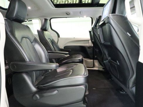 Used 2019 Chrysler Pacifica Limited w/ Advanced Safetytec Group image 11