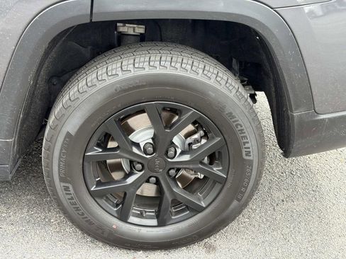 Used 2024 Jeep Grand Cherokee L Laredo AWD/4WD image 11