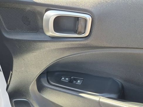 Used 2025 Hyundai Venue SEL FWD image 34