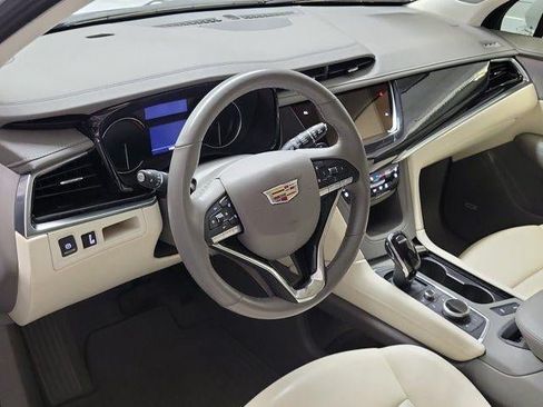 Certified 2024 Cadillac XT6 Premium Luxury FWD image 10