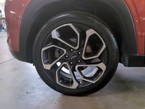 Used 2024 Chevrolet Trax RS w/ Driver Confidence Package FWD image 30