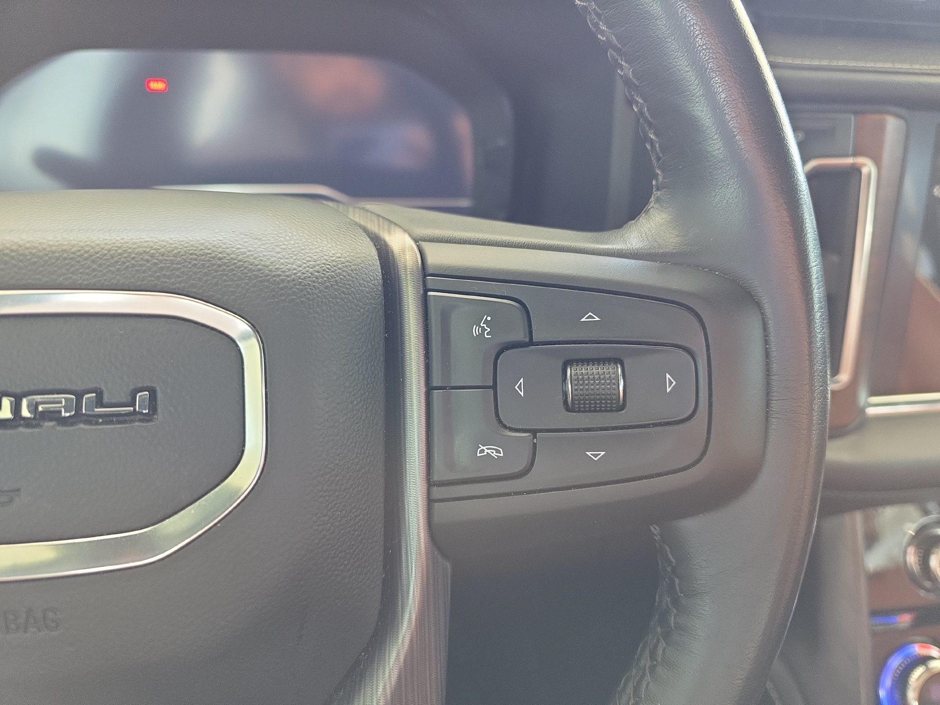 Used 2023 GMC Yukon Denali Ultimate AWD/4WD image 18