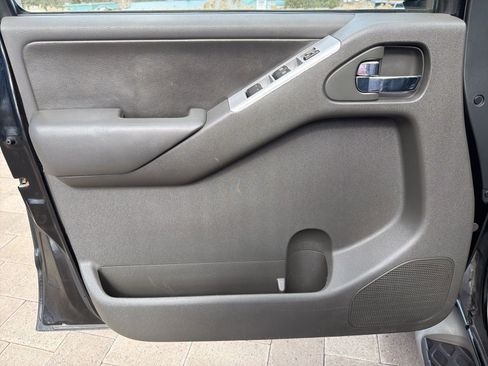 Used 2011 Nissan Pathfinder Silver image 28